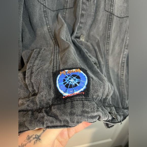 NWOT Def Leppard Faded Black Junkfood Jean Patch Long Sleeve Jacket Buttons XXL - Picture 11 of 15